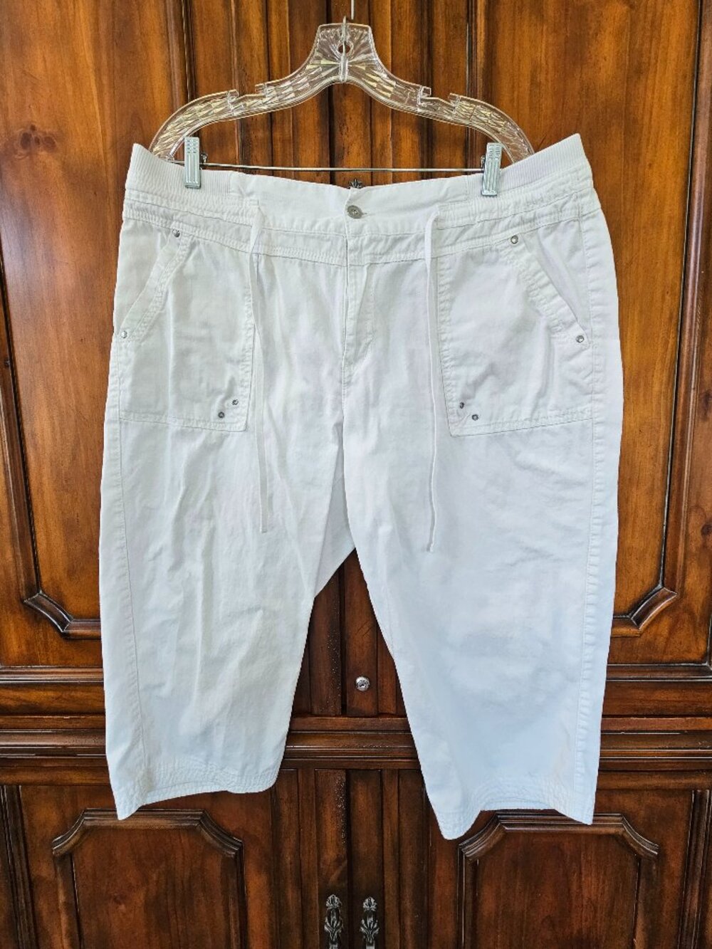 White cotton, White Stag Capri size 18